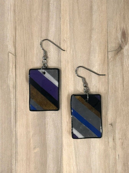 Rectangle with diagonal stripes in black and gold