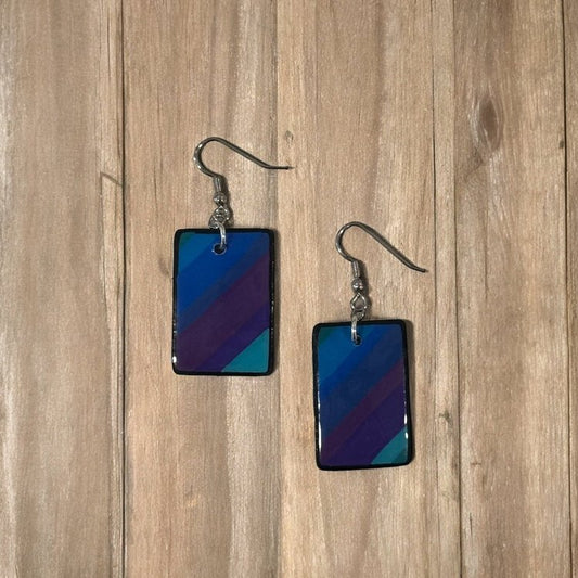 Rectangle with diagonal stripes in blues and purple